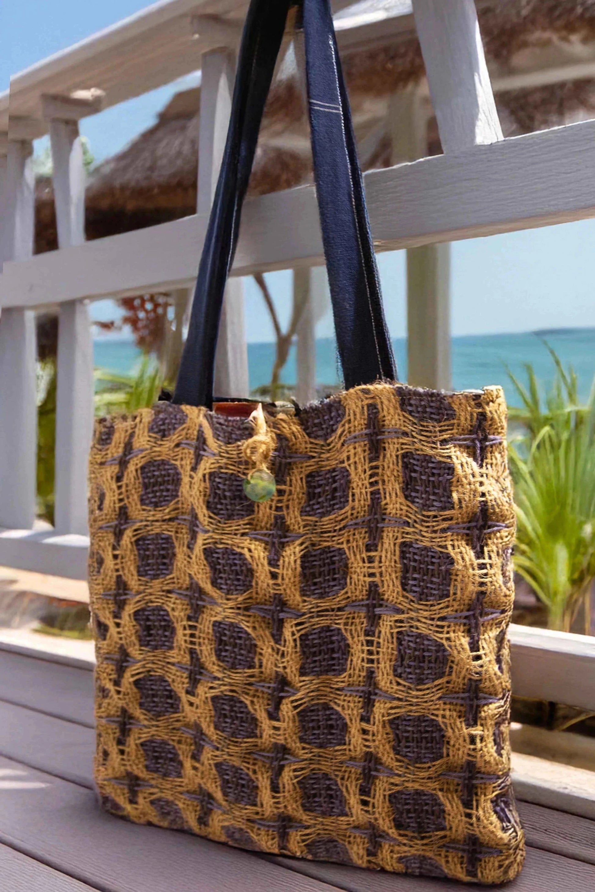 Eco-Friendly Bag Made from Unique, Sustainable Fibers - MaiaStore